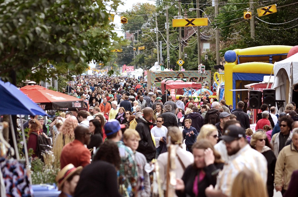 Polish Fest Roncesvalles crowd_4069