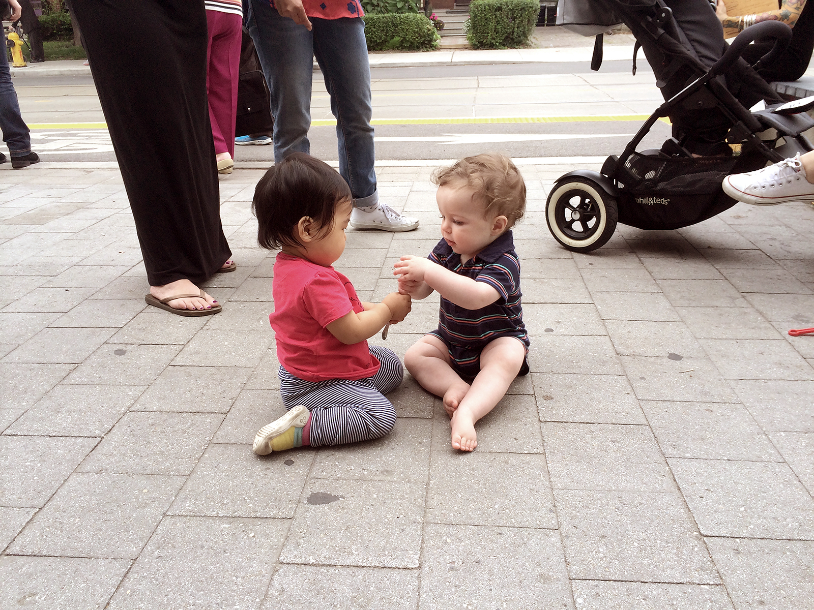 45 Weeks: Fitz & Una have a sidewalk party